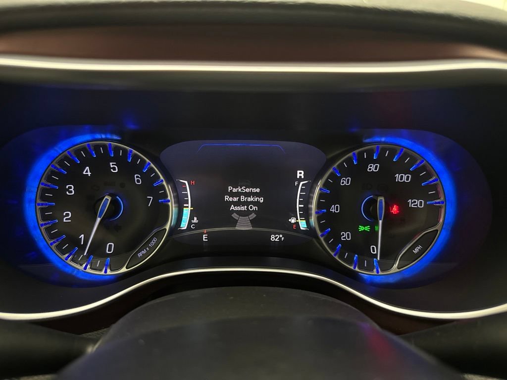 Used 2020 Chrysler Pacifica Limited FWD image 25