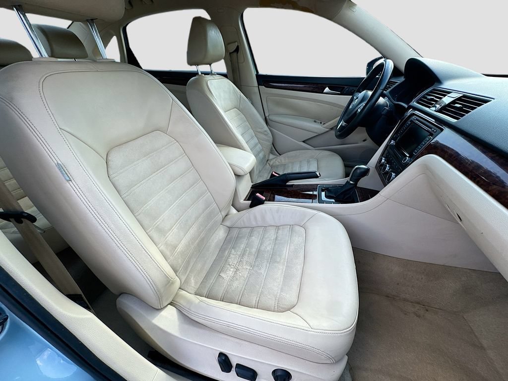 Used 2012 Volkswagen Passat TDI SEL Premium FWD image 32