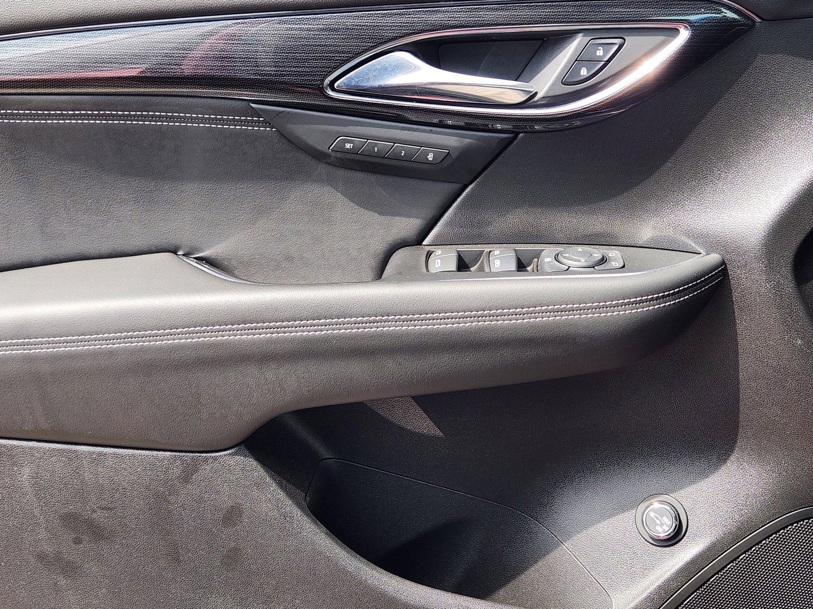 Used 2023 Buick Envision Essence w/ Sport Touring Package image 20