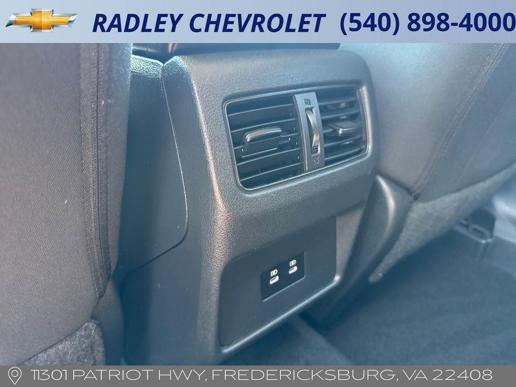 Used 2025 Nissan Rogue SV AWD/4WD image 13