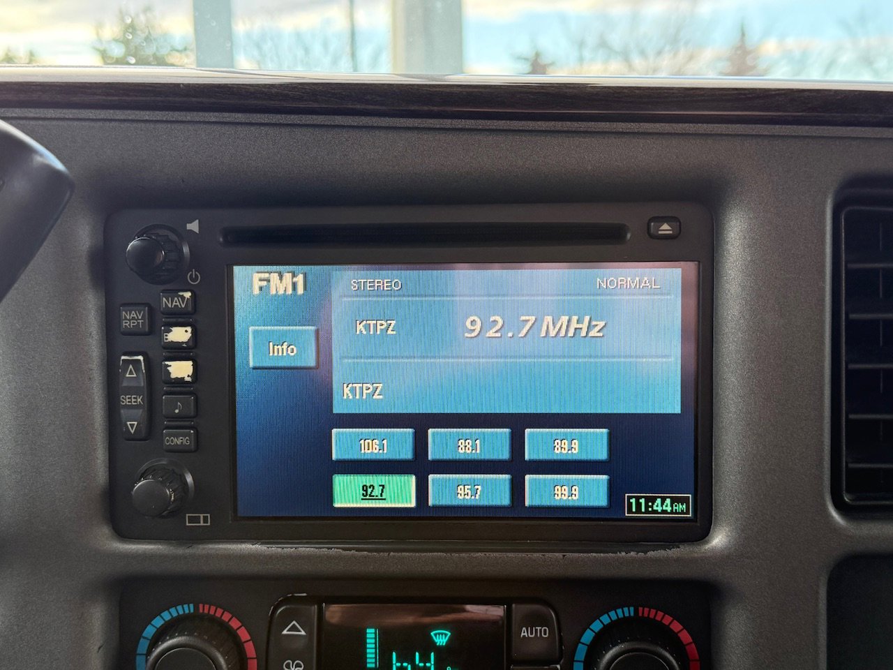 Used 2005 GMC Yukon XL Denali image 21