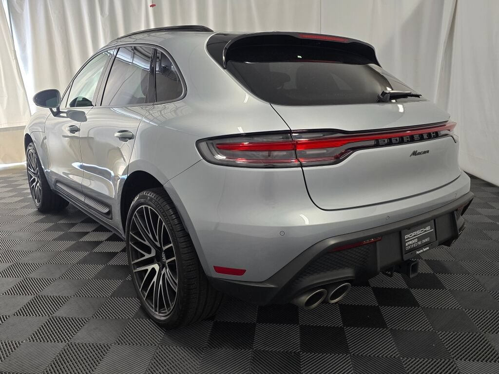 Certified 2024 Porsche Macan AWD/4WD image 3