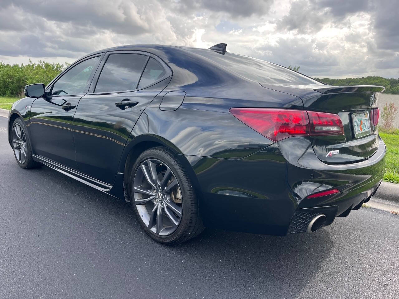Used 2018 Acura TLX V6 w/ Technology & A-SPEC Pkg FWD image 6