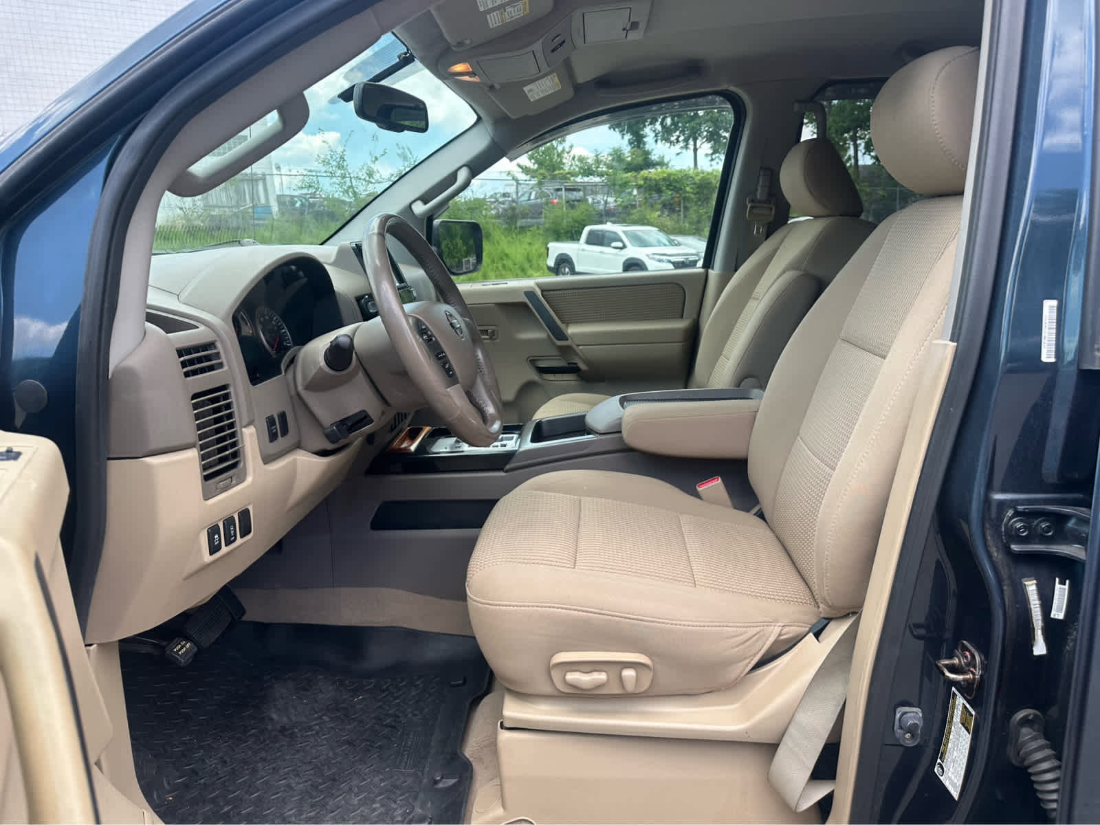Used 2014 Nissan Titan SV w/ SV Value Truck Package AWD/4WD image 9