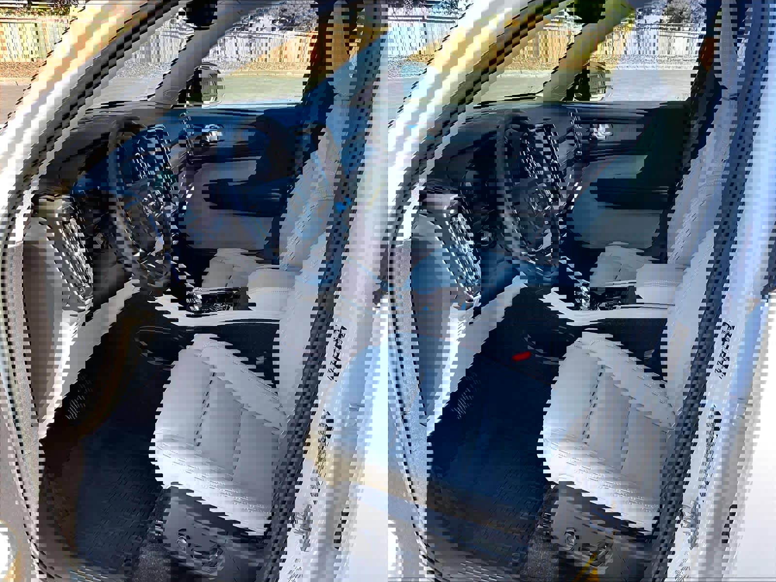 Used 2026 Volvo XC40 B5 Plus w/ Protection Package Premier image 17