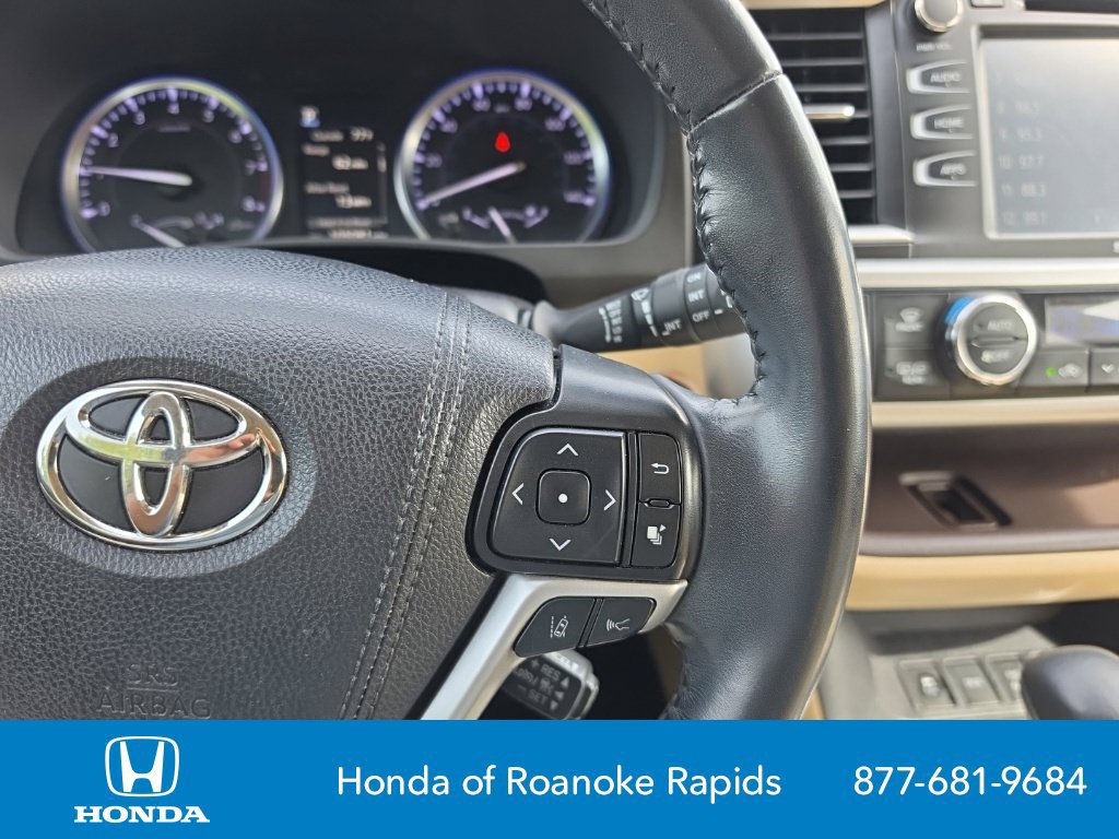 Used 2019 Toyota Highlander XLE AWD/4WD image 15
