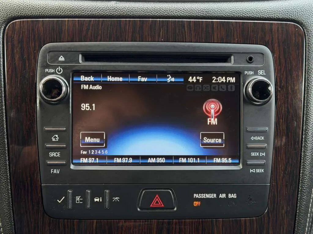 Used 2015 Chevrolet Traverse LT w/ Style and Technology Package AWD/4WD image 16
