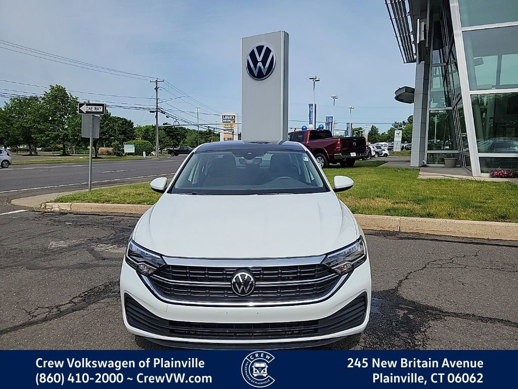 Certified 2023 Volkswagen Jetta SE w/ Panoramic Sunroof Package FWD image 2