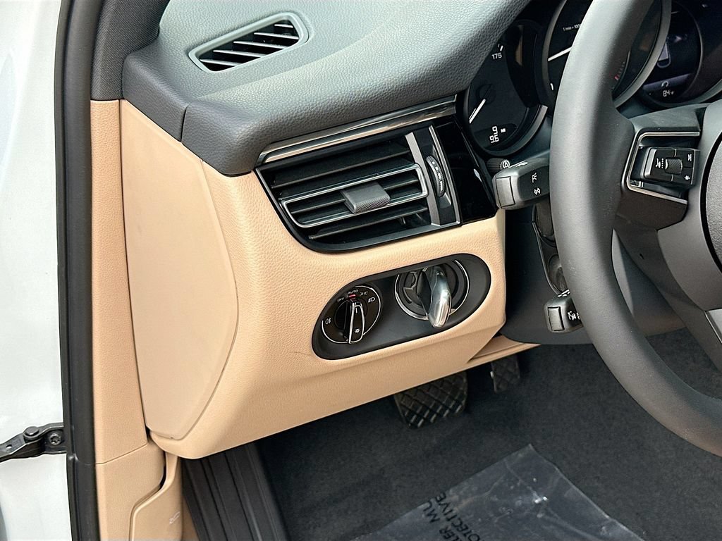 New 2026 Porsche Macan AWD/4WD image 11
