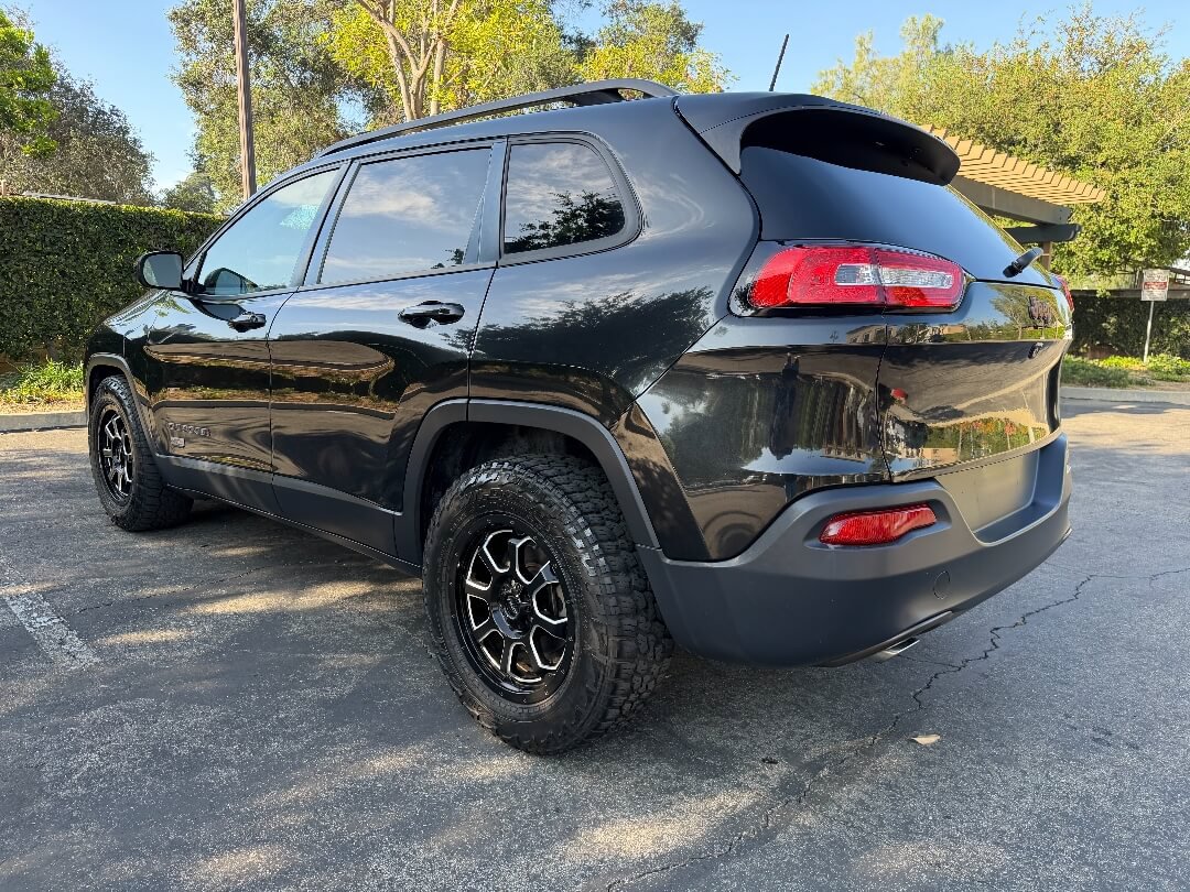 Used 2016 Jeep Cherokee 75th Anniversary FWD image 3