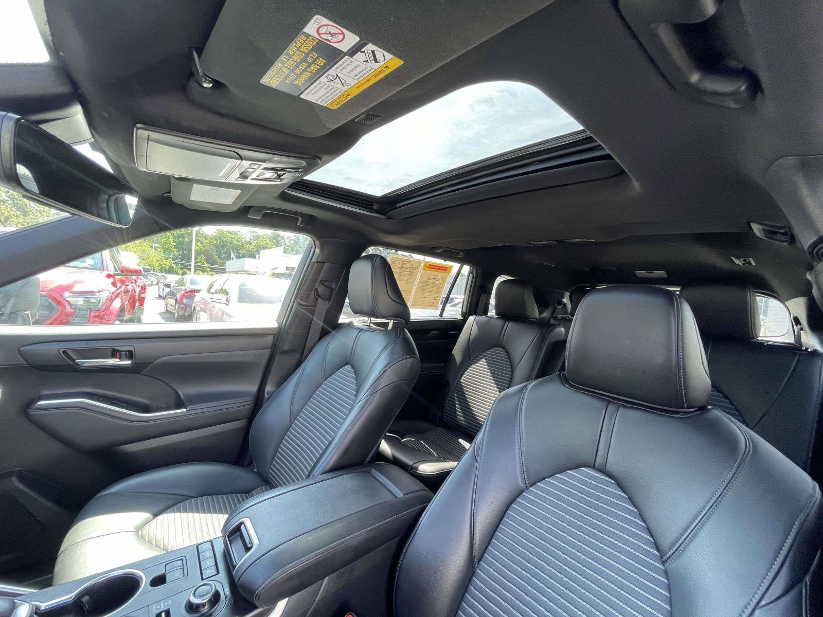 Used 2022 Toyota Highlander XSE AWD/4WD image 19