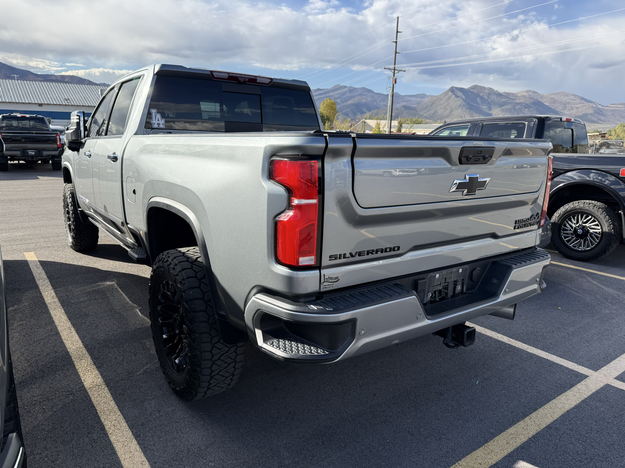 Used 2024 Chevrolet Silverado 3500 High Country w/ High Country Premium Package AWD/4WD image 7