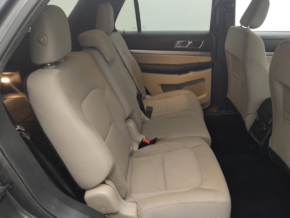 Used 2019 Ford Explorer XLT FWD image 19