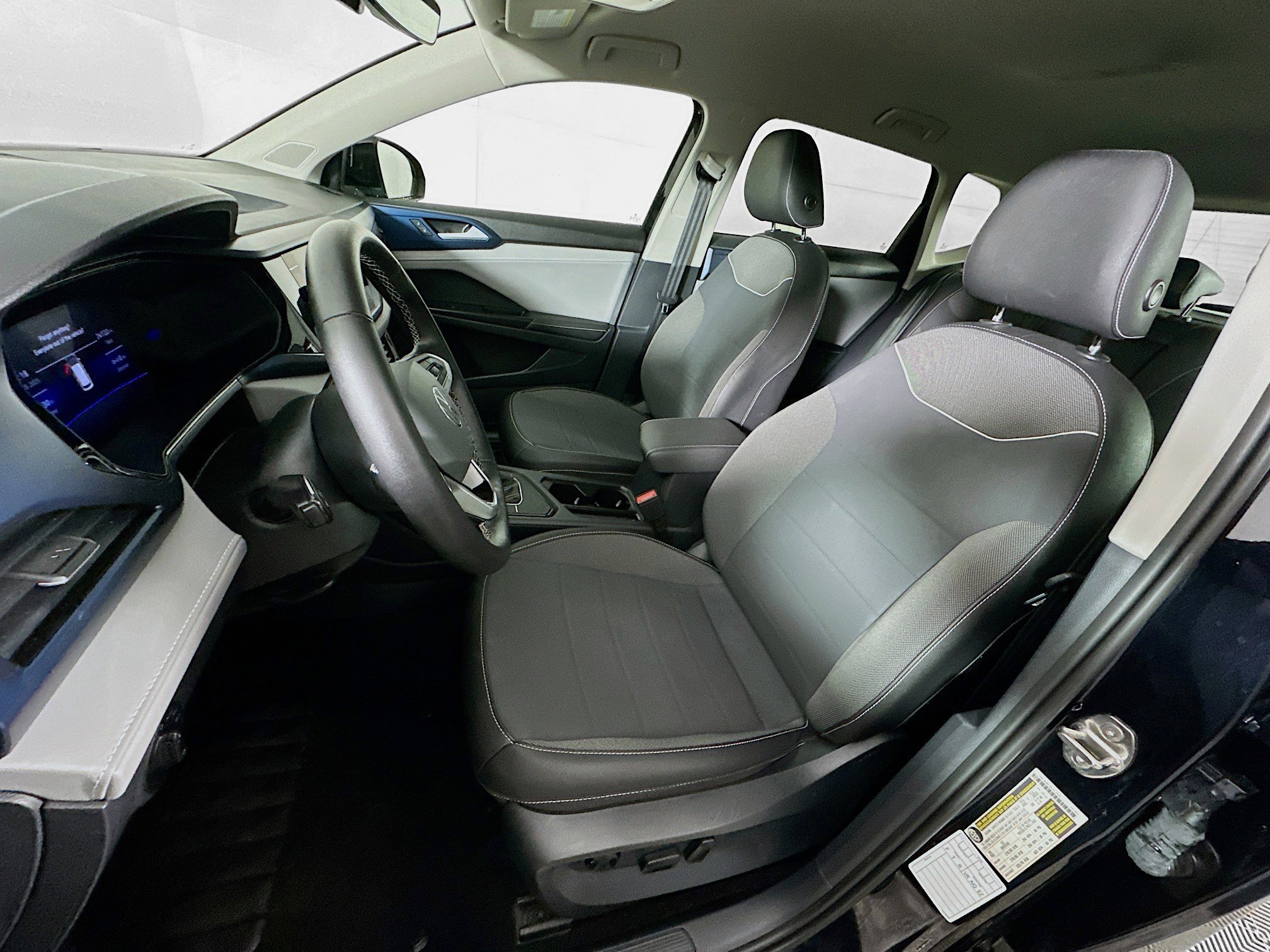 Used 2024 Volkswagen Taos SE image 13