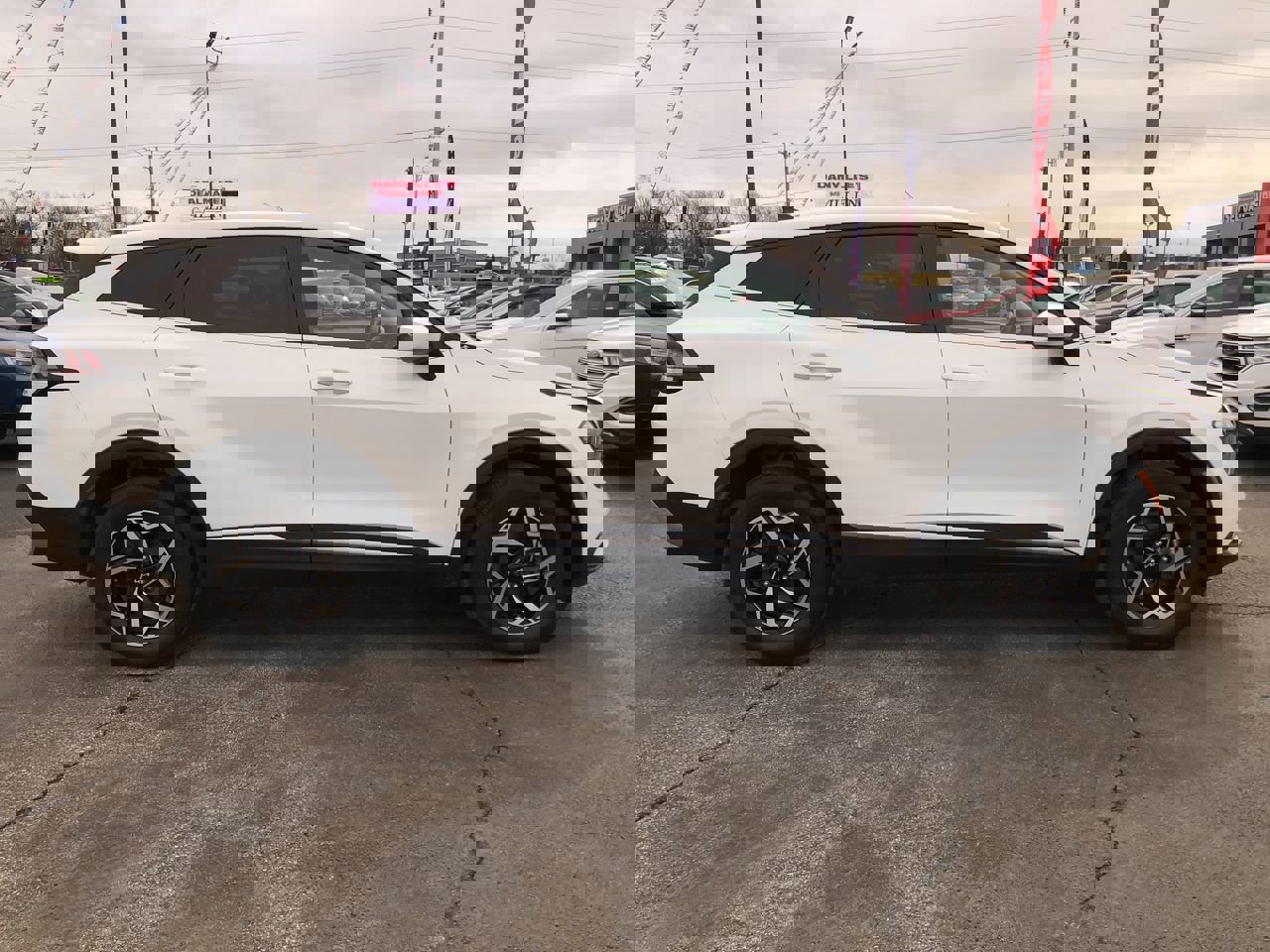 Used 2023 Kia Sportage LX image 6