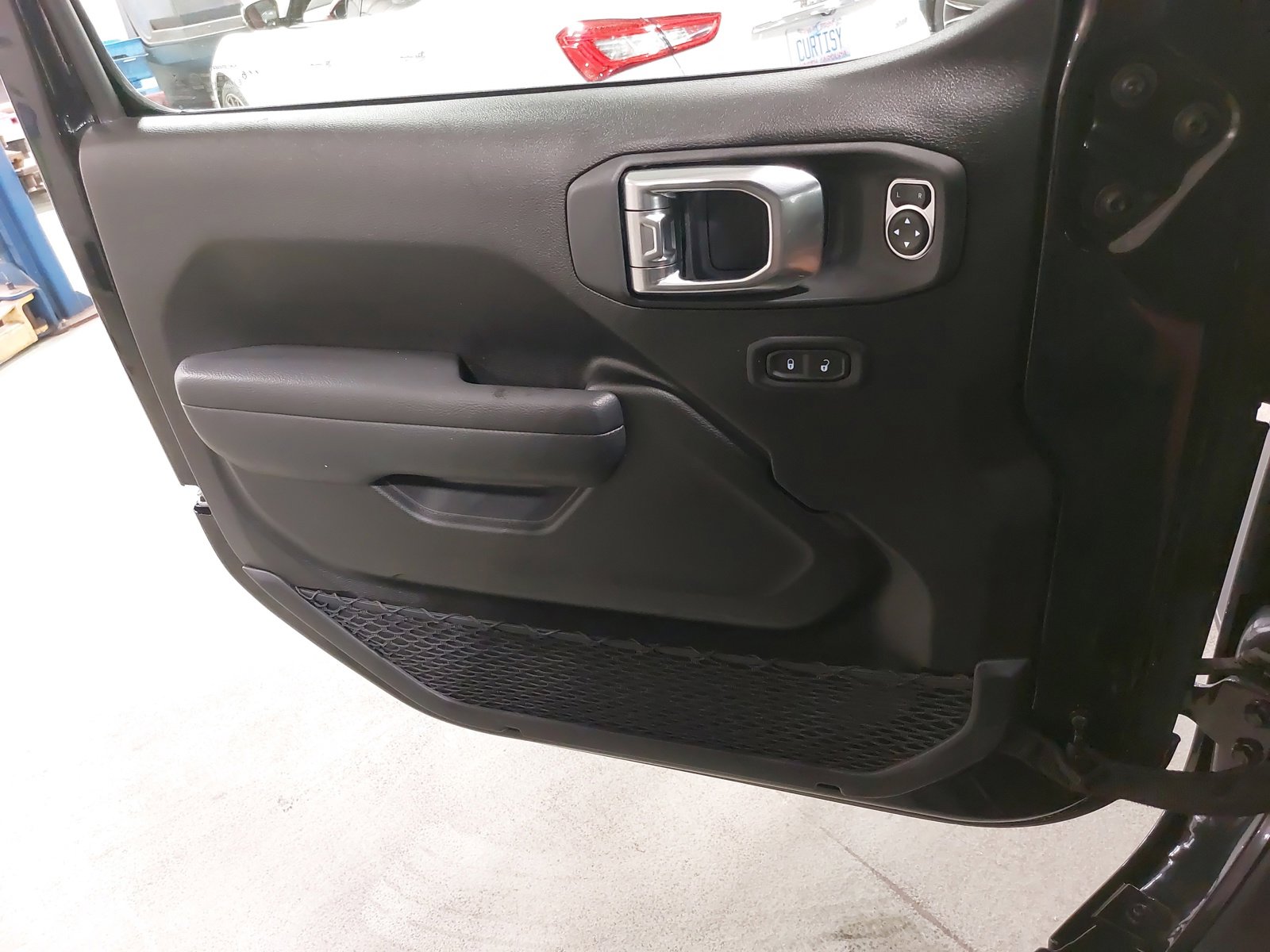 Used 2025 Jeep Wrangler Willys image 26