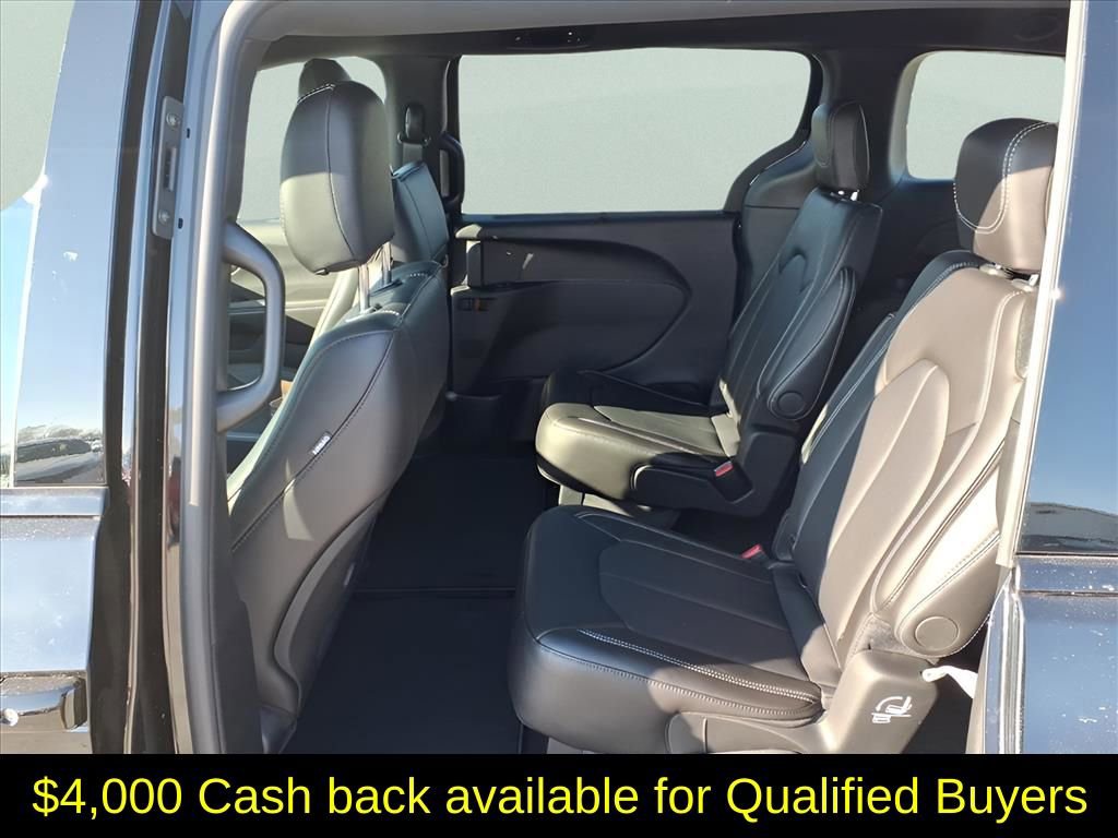 New 2026 Chrysler Pacifica Select w/ S Appearance Package image 12