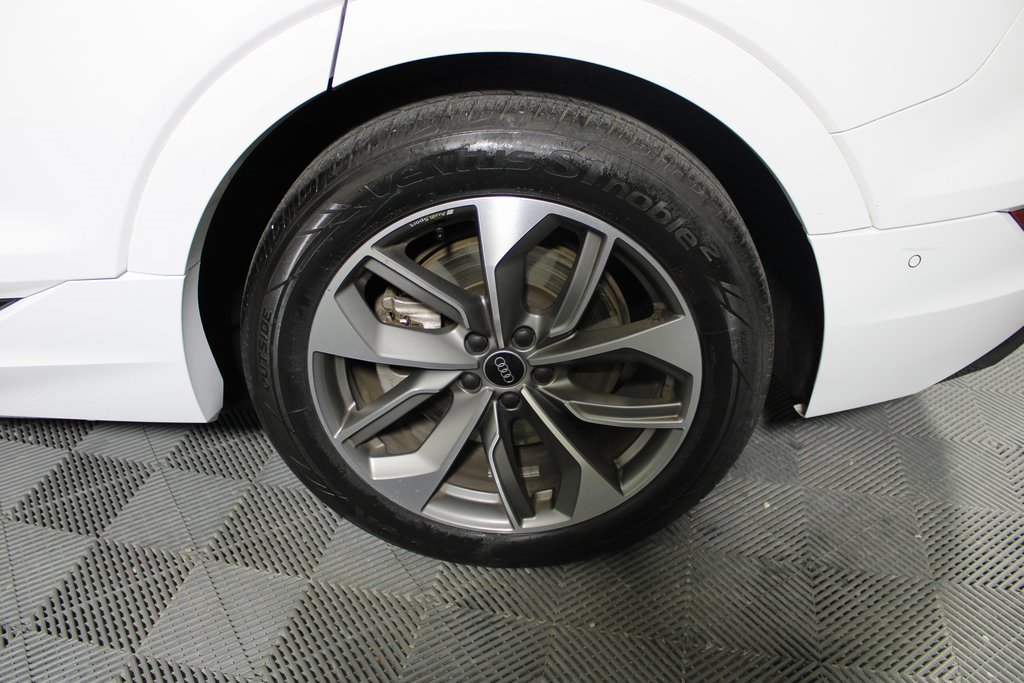 Used 2021 Audi e-tron Premium Plus w/ Premium Plus Package image 24
