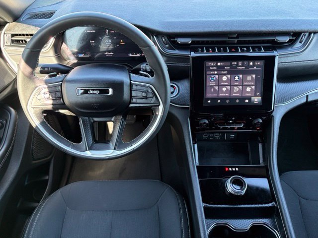 Used 2024 Jeep Grand Cherokee Laredo w/ Luxury Tech Group I AWD/4WD image 3