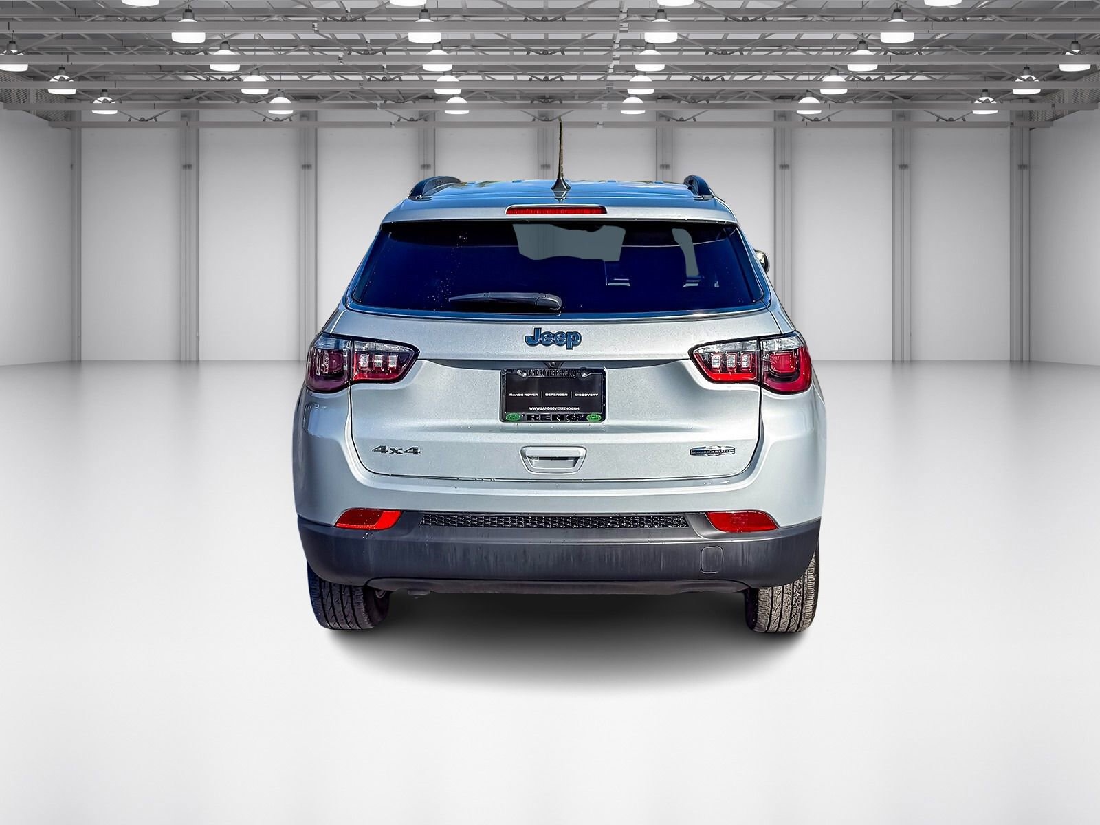 Used 2025 Jeep Compass Latitude image 4