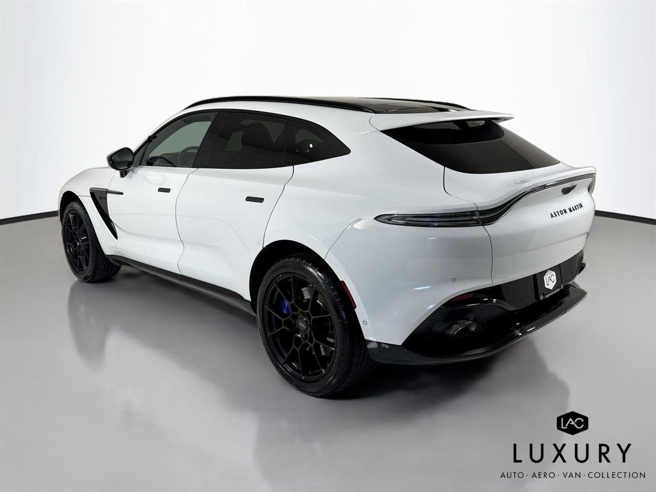 Used 2021 Aston Martin DBX image 8