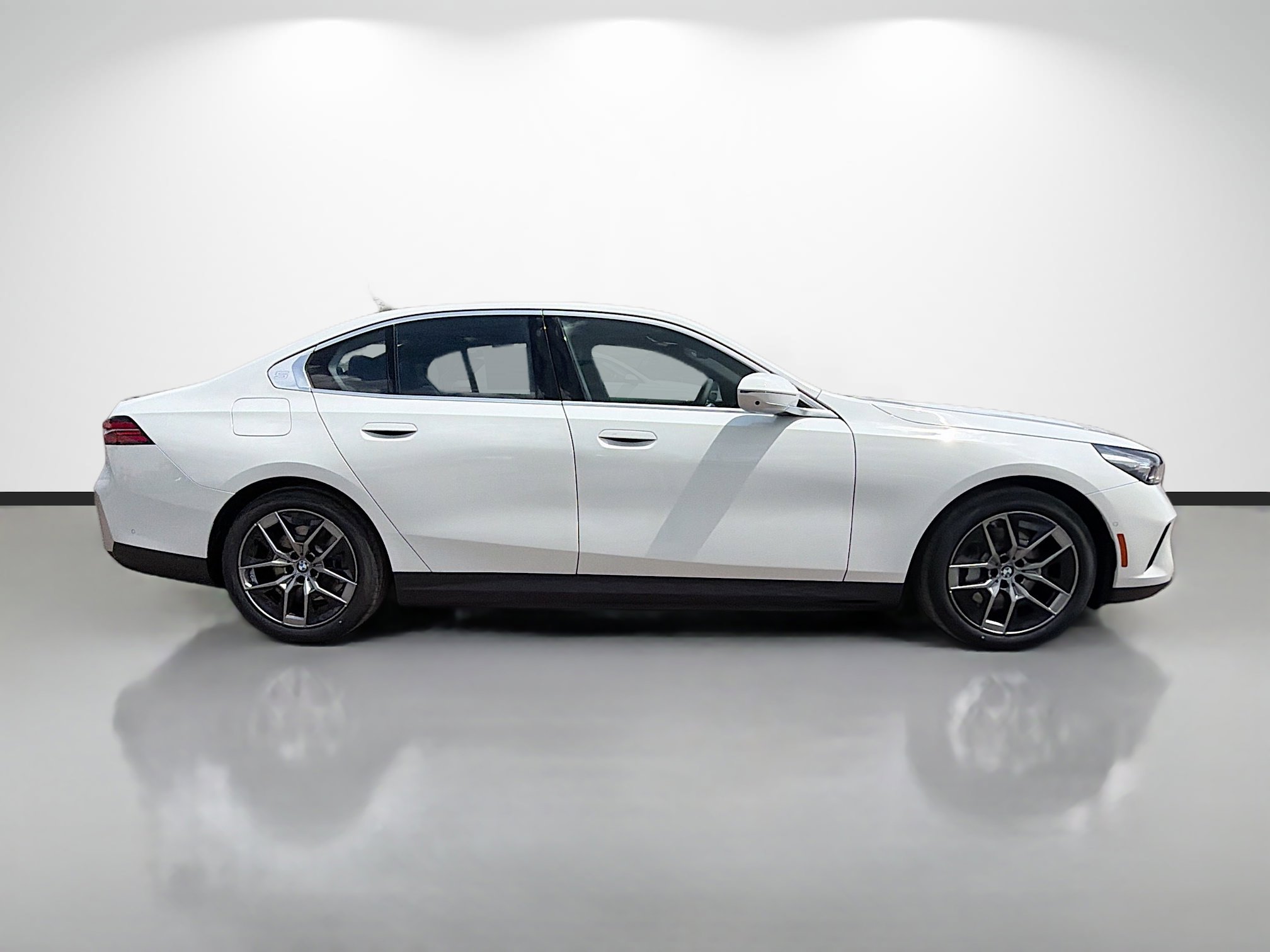 New 2026 BMW i5 eDrive40 image 2