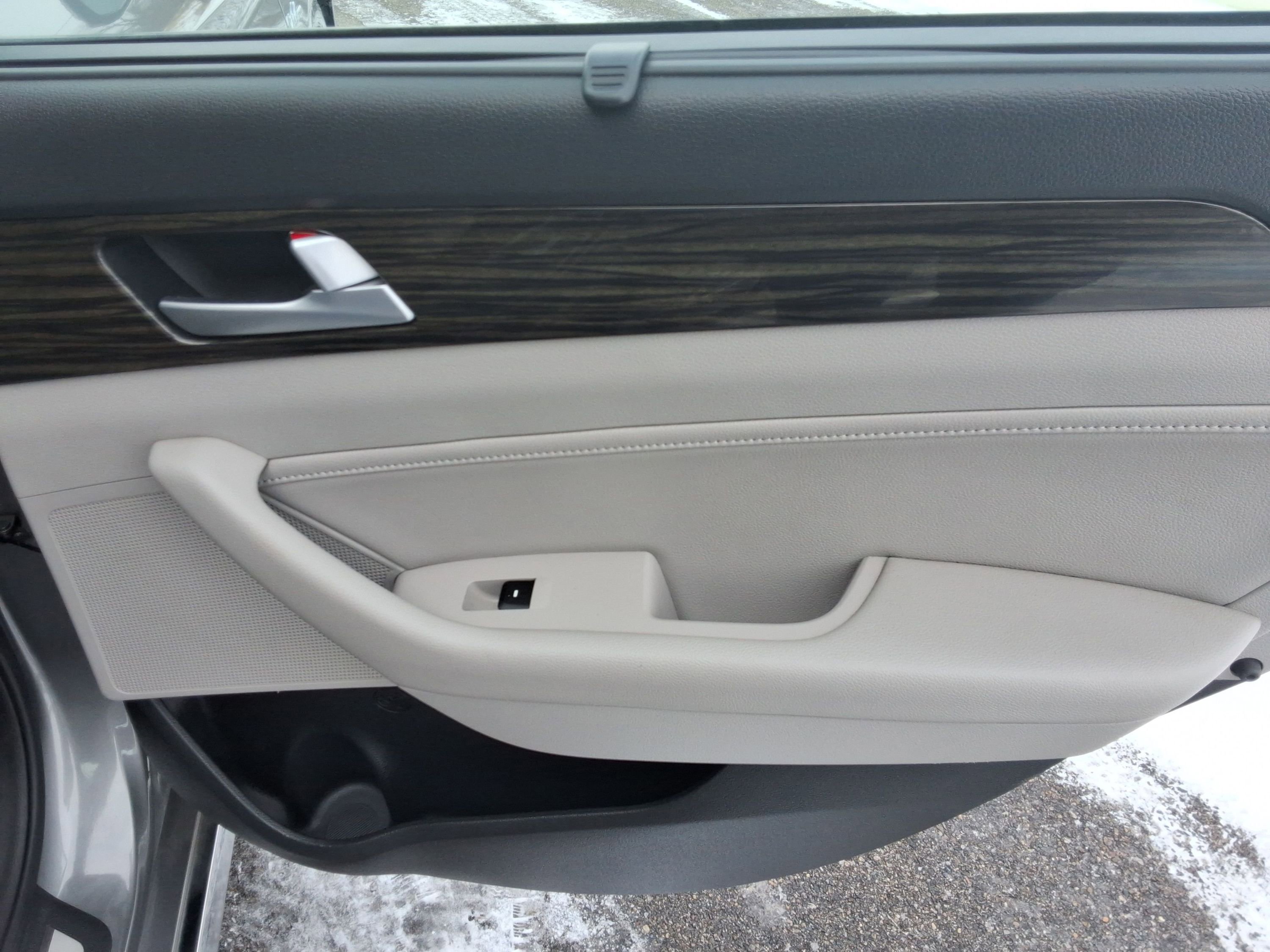 Used 2017 Hyundai Sonata Limited w/ Ultimate Package 02 image 24