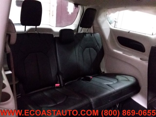 Used 2020 Chrysler Pacifica Touring-L image 16