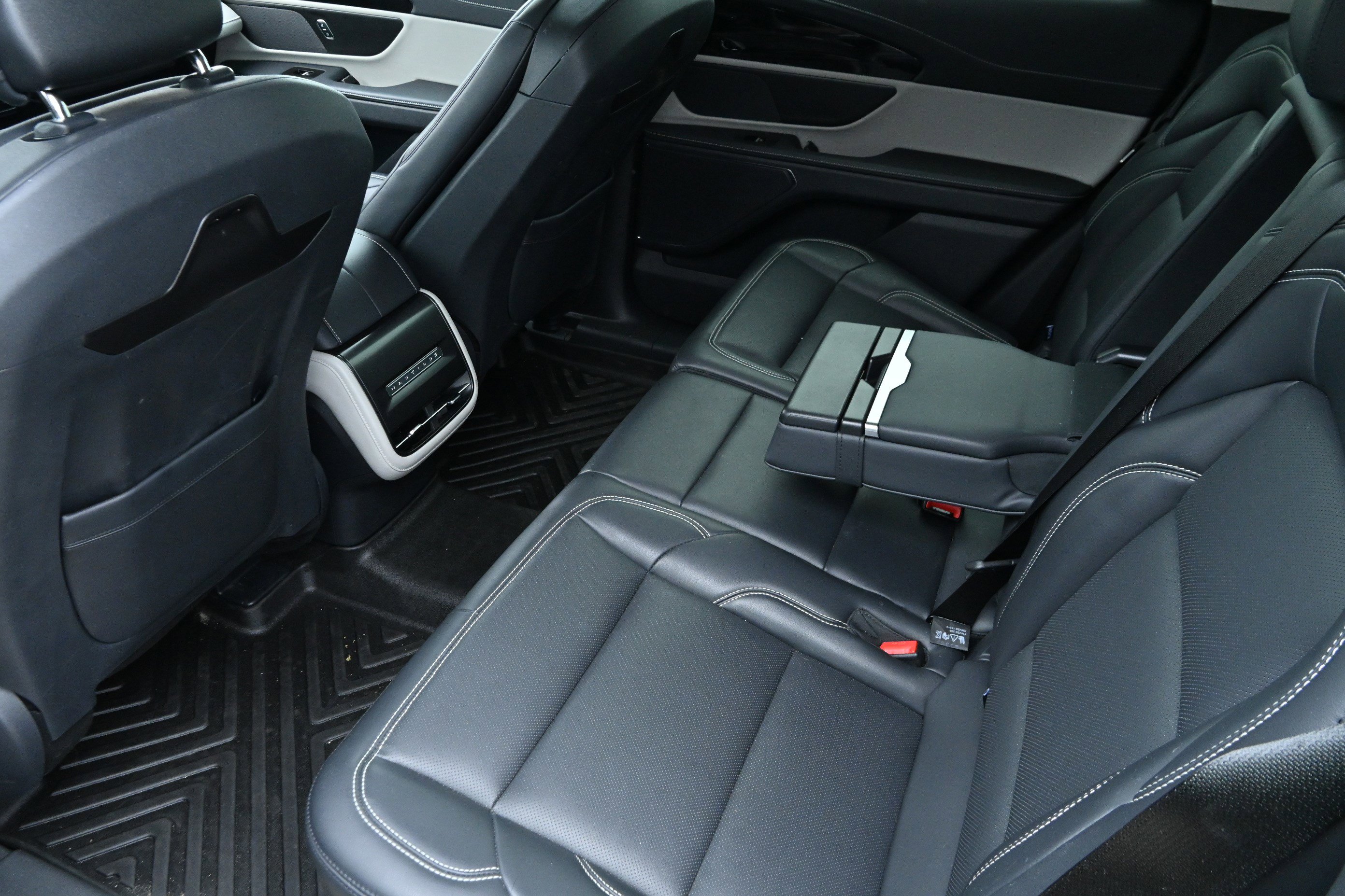 Used 2024 Lincoln Nautilus Premier AWD/4WD image 13
