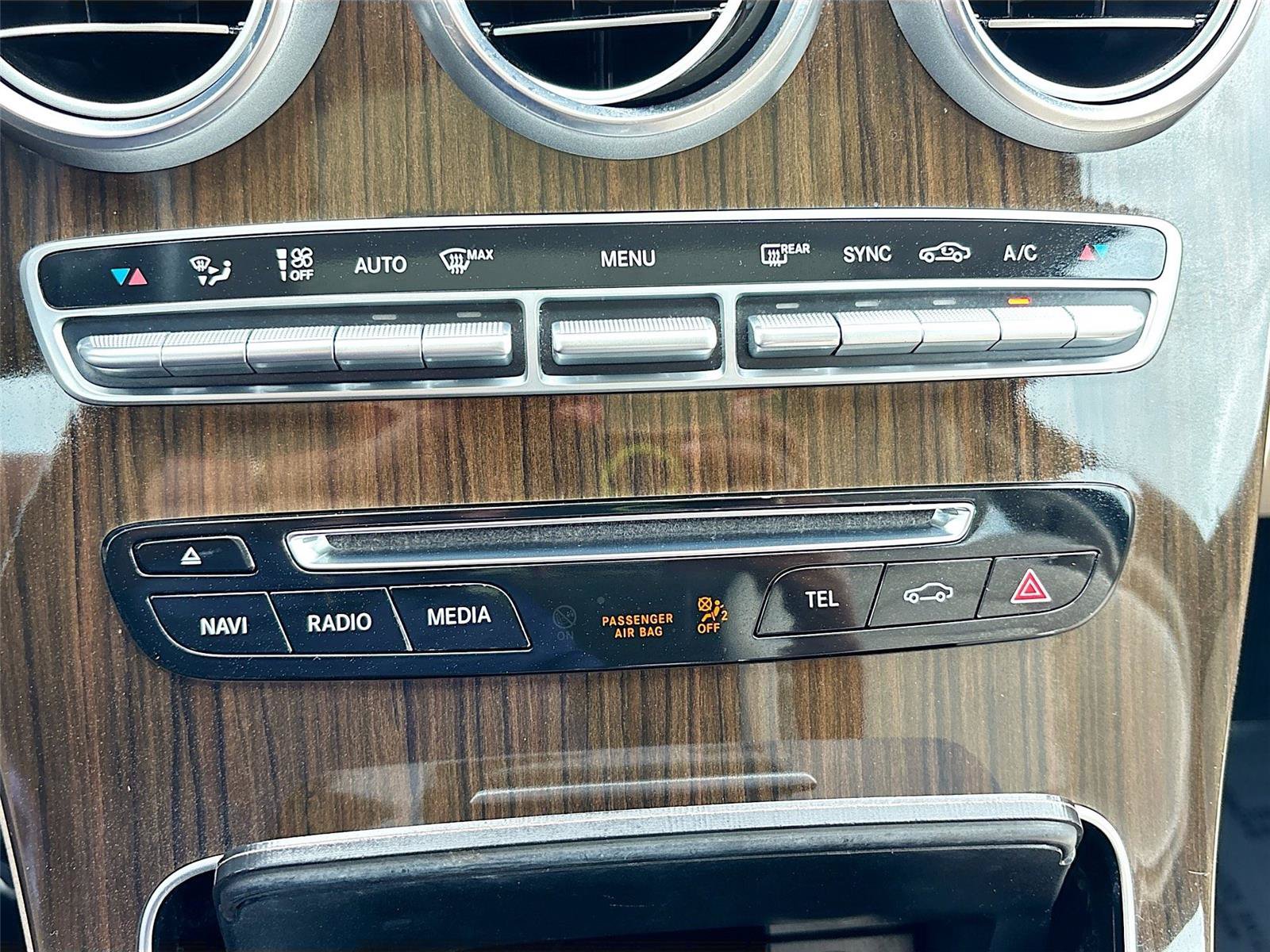 Used 2016 Mercedes-Benz GLC 300 4MATIC w/ Multimedia Package image 16