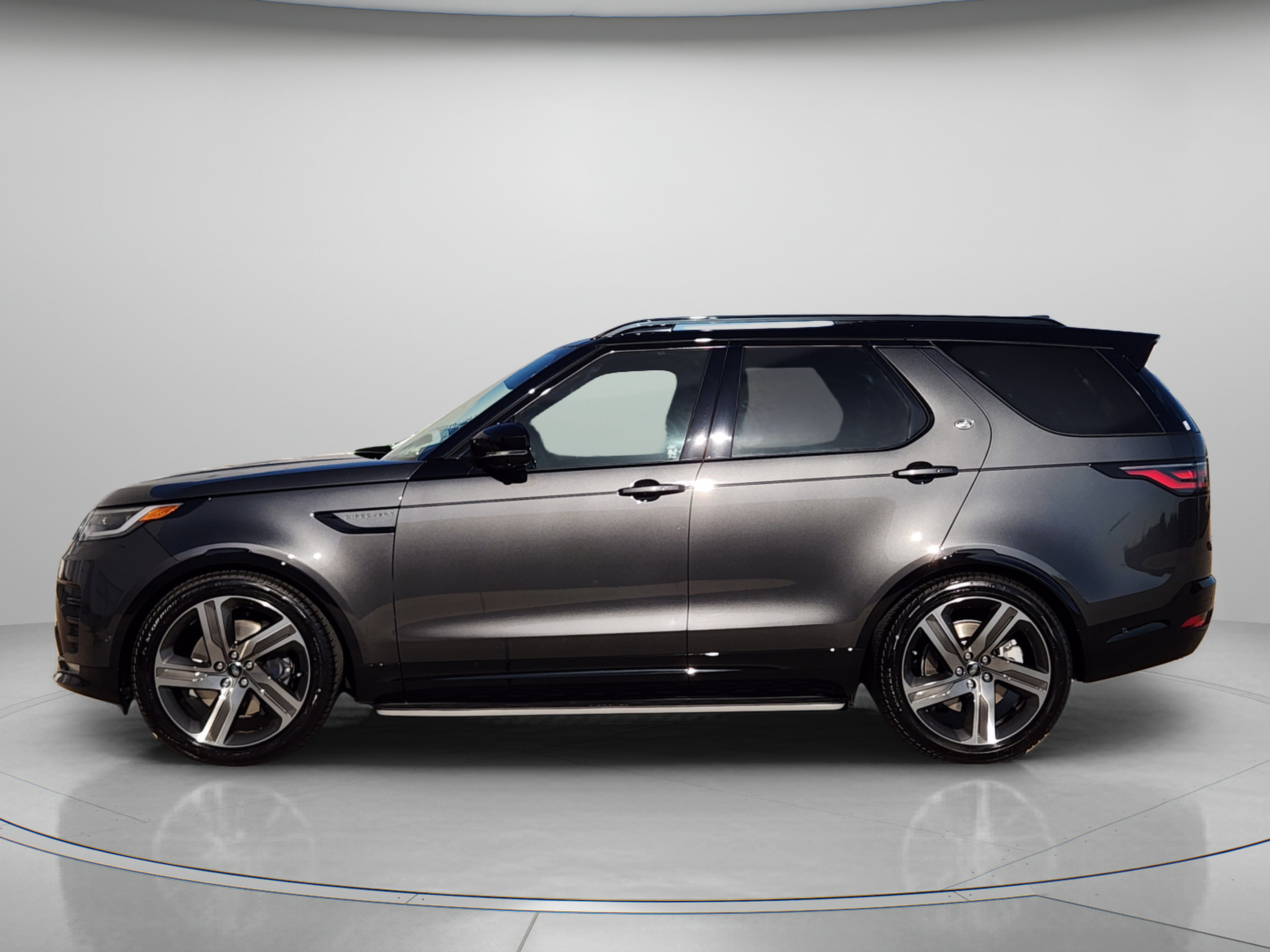 New 2026 Land Rover Discovery Limited Edition AWD/4WD image 2