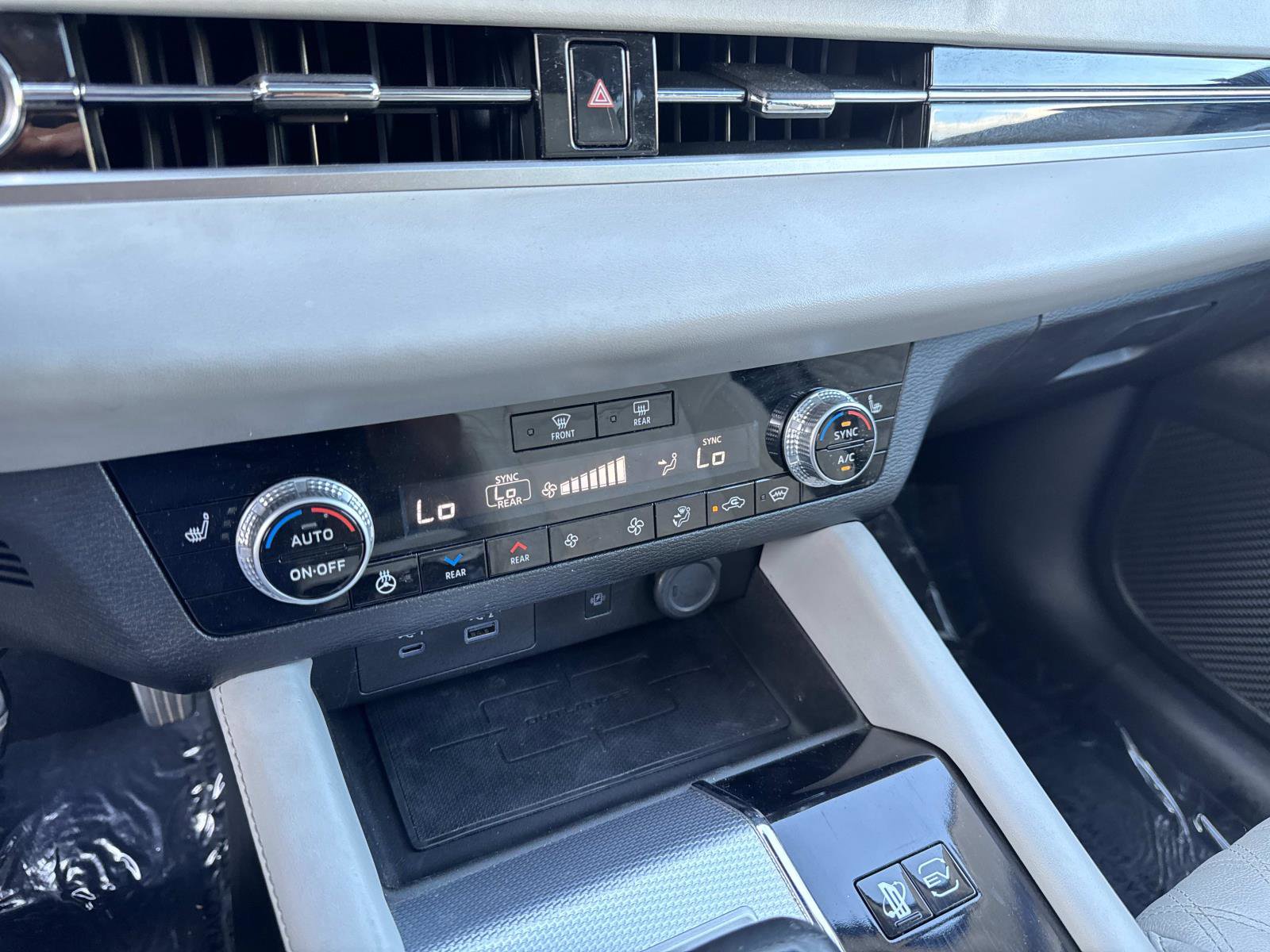 Used 2024 Mitsubishi Outlander SEL image 22