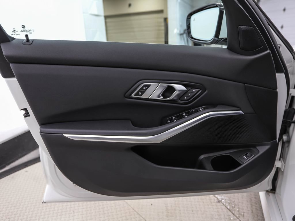 Used 2020 BMW 330i xDrive Sedan w/ Driving Assistance Package image 9