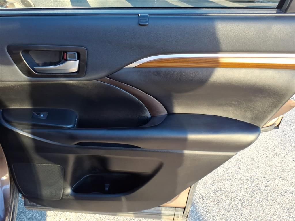 Used 2019 Toyota Highlander Limited Platinum image 19