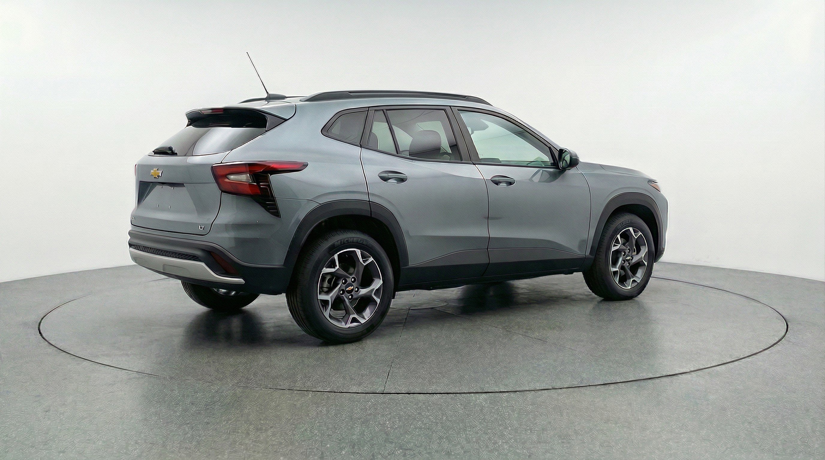Used 2025 Chevrolet Trax LT image 9