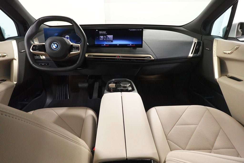 Used 2023 BMW iX xDrive50 w/ Sport Package AWD/4WD image 13