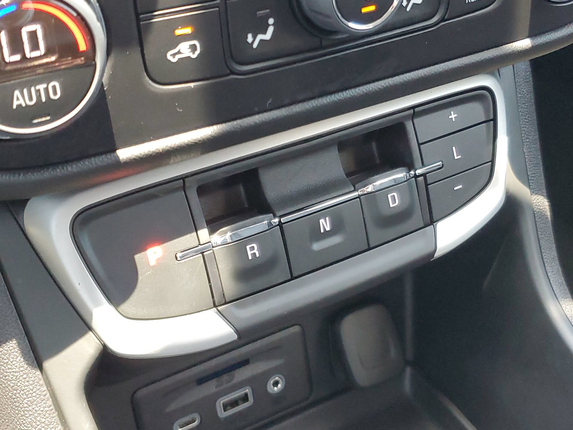 Used 2023 GMC Terrain SLT w/ LPO, Floor Liner Package FWD image 31
