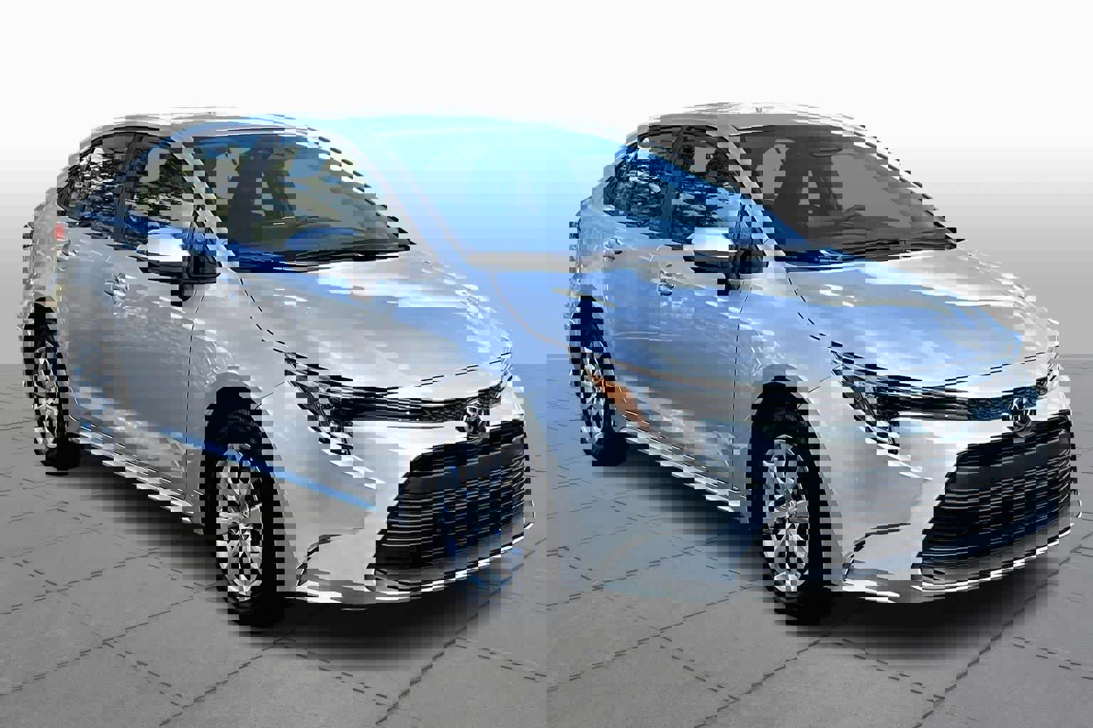 Used 2023 Toyota Corolla LE image 3