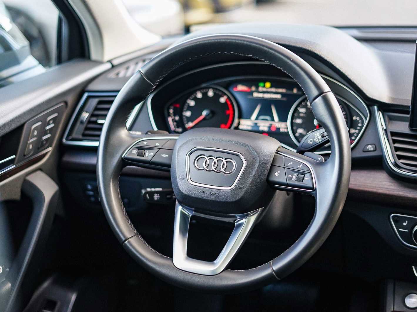 Used 2023 Audi Q5 Premium w/ Convenience Package image 18