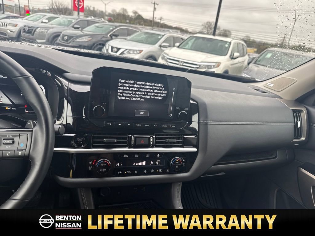 Used 2025 Nissan Pathfinder Platinum w/ Cargo Package image 16