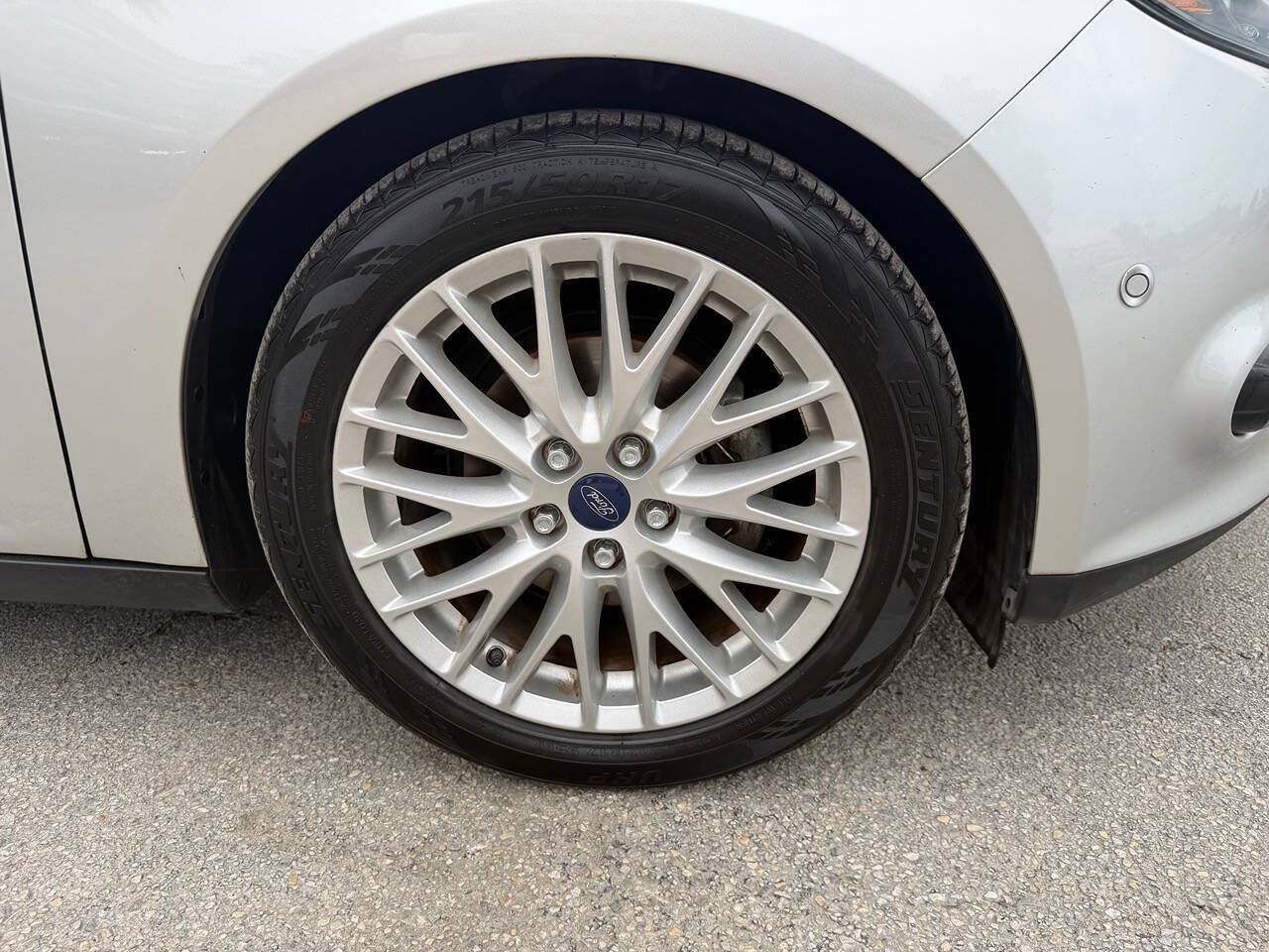 Used 2013 Ford Focus Titanium FWD image 27