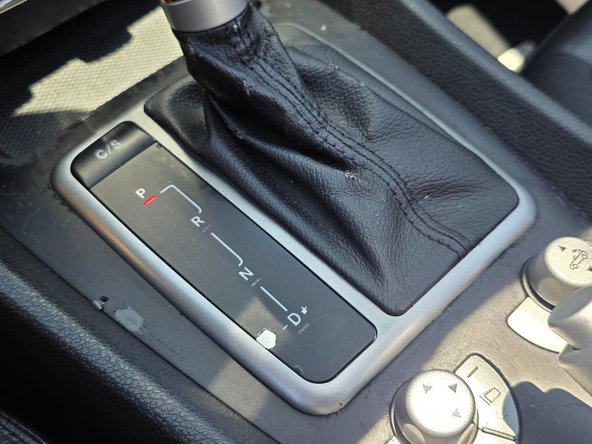Used 2011 Mercedes-Benz SLK 350 image 32