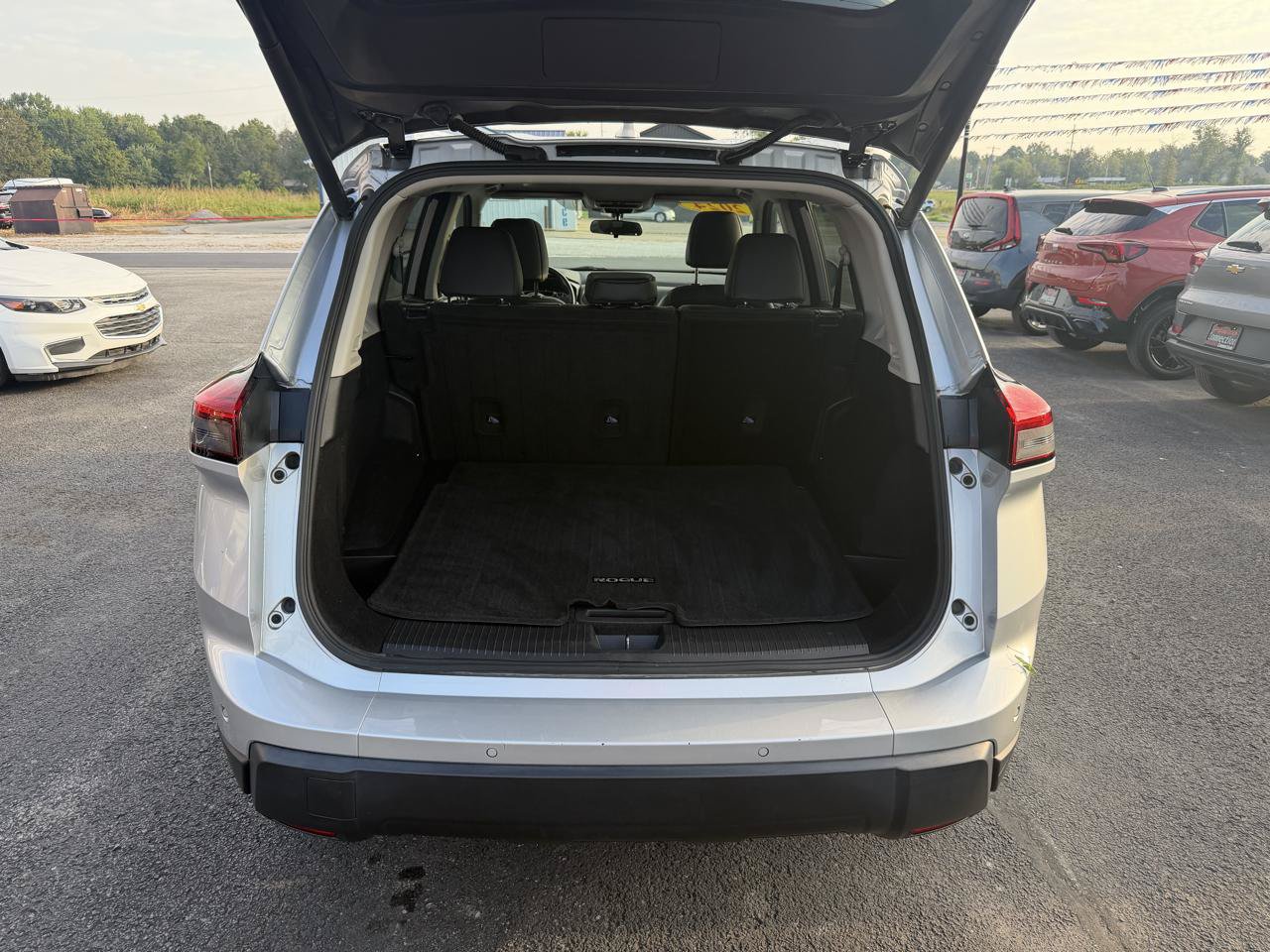Used 2024 Nissan Rogue SV w/ SV Premium Package AWD/4WD image 6