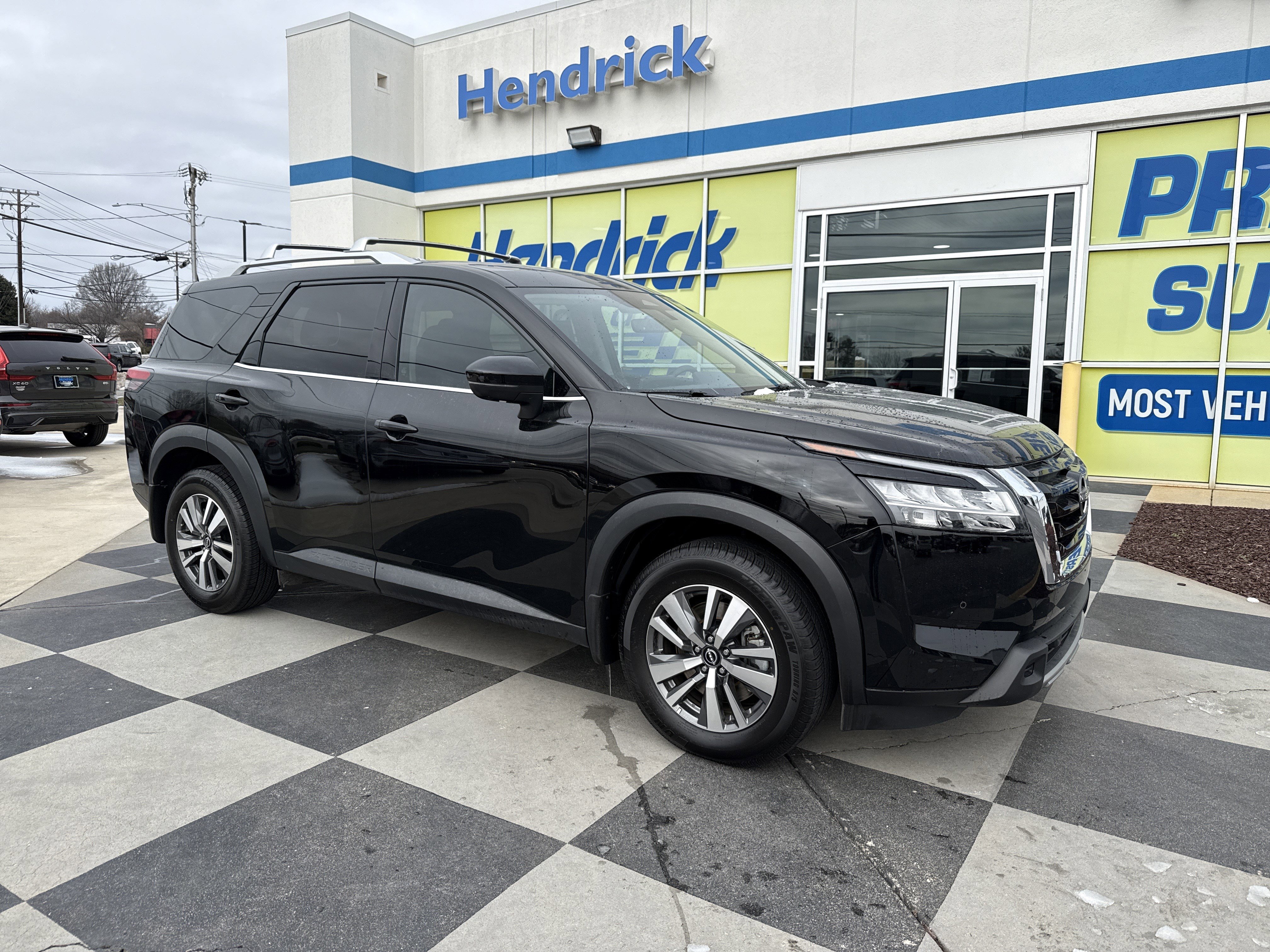 Used 2024 Nissan Pathfinder SL image 1