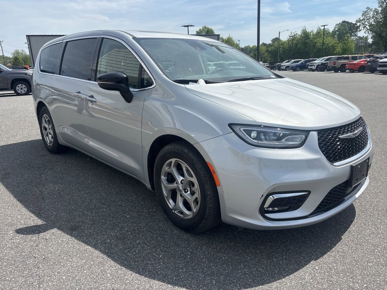 Used 2024 Chrysler Pacifica Limited image 9