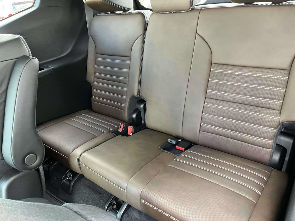 New 2027 GMC Acadia Denali Ultimate w/ LPO, Floor Liner Package AWD/4WD image 17