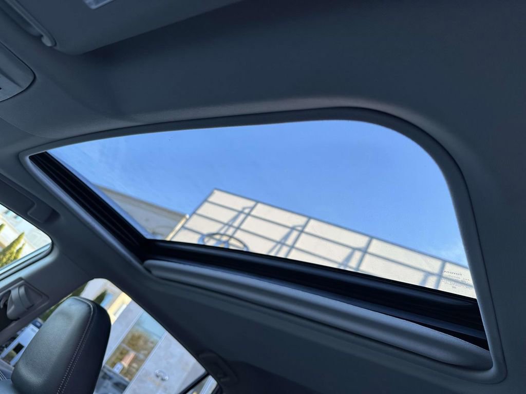 Used 2015 Toyota RAV4 Limited image 20