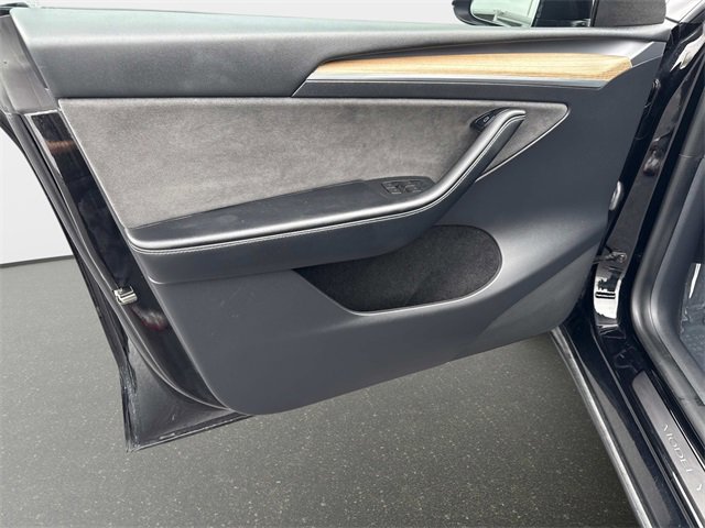 Used 2023 Tesla Model Y Long Range image 16