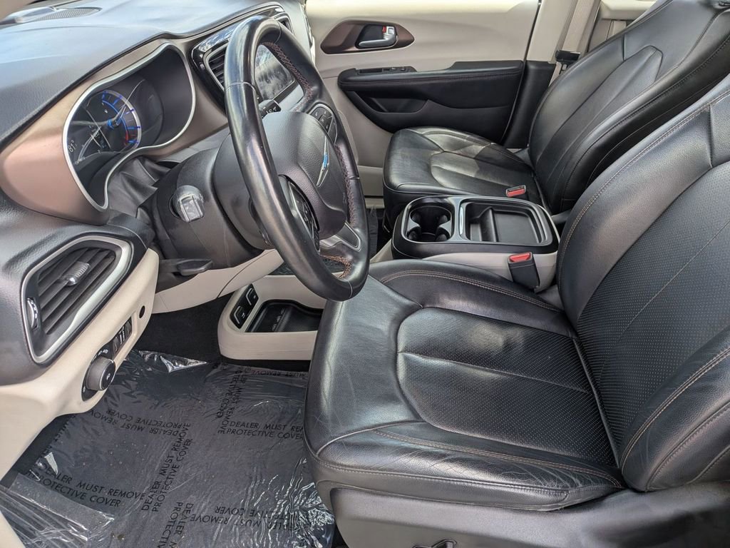 Used 2018 Chrysler Pacifica Touring-L FWD image 17
