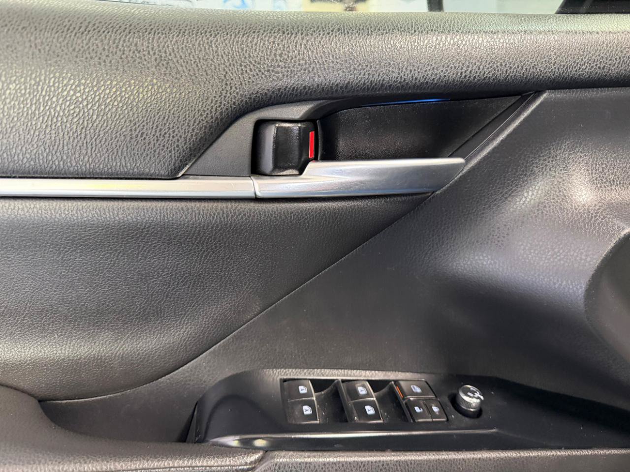 Used 2020 Toyota Camry XSE w/ Navigation Package FWD image 12